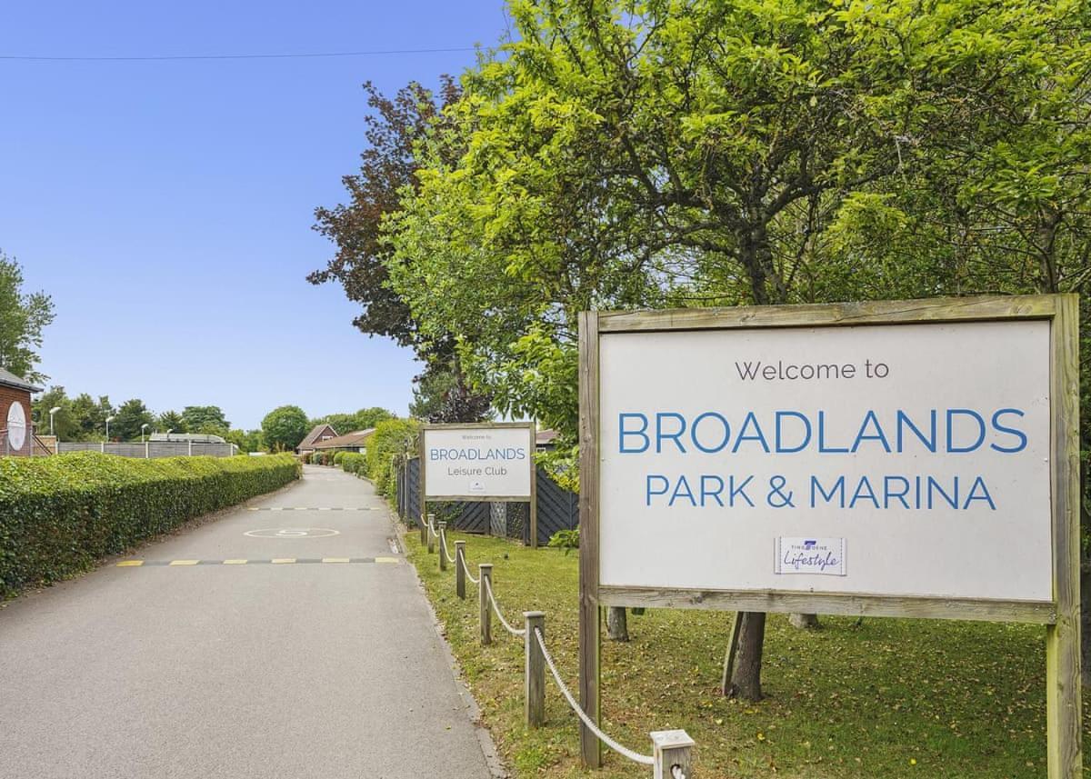 Hotel Broadlands Park And Marina Pakefield Zewnętrze zdjęcie
